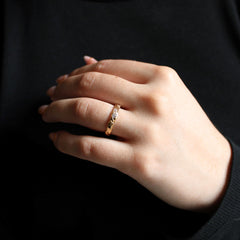Bague fine en plaqué or martelé et oxyde de zirconium Bague Leurelor