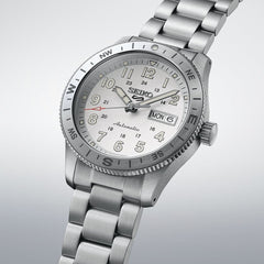 Seiko HDB007K1 Montre Homme Seiko 5 Sports Field Automatique - Cadran Blanc, Acier Inoxydable, Lunette Boussole, Étanche 100M, Confort et Précision au Quotidien