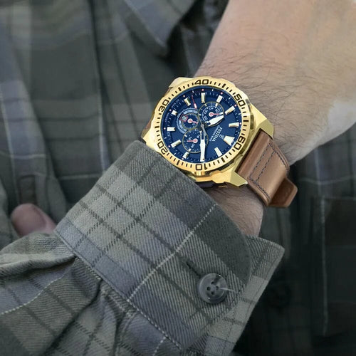 Montre homme Festina F20728/1, cadran bleu, boîtier doré, bracelet en cuir marron, chronographe, affichage de la date, mouvement à quartz, design sport classique. Homme FESTINA