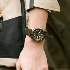 Seiko HDB009K1 Montre Homme Seiko 5 Sports Field Automatique - Cadran Marron, Bracelet Nylon et Cuir, Lunette Boussole, Étanche 100M, Style Outdoor et Fiabilité Quotidienne