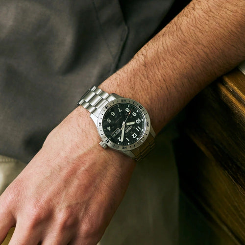 Seiko HDB006K1 Montre Homme Seiko 5 Sports Field Automatique - Acier Inoxydable Noir et Argent, Mouvement Automatique, Lunette Boussole, Étanche 100M, Confort Quotidien