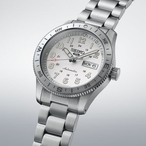 Seiko HDB007K1 Montre Homme Seiko 5 Sports Field Automatique - Cadran Blanc, Acier Inoxydable, Lunette Boussole, Étanche 100M, Confort et Précision au Quotidien