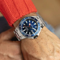 Montre homme Festina F20663/1, cadran bleu, bracelet en acier inoxydable, affichage de la date, mouvement à quartz, style plongeur, design sportif. Homme FESTINA 