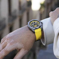 Montre homme Festina F20725/1, cadran noir et jaune, boîtier en acier inoxydable, bracelet en silicone jaune, chronographe, affichage de la date, mouvement à quartz, design sport Homme FESTINA 