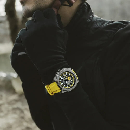 Montre homme Festina F20725/1, cadran noir et jaune, boîtier en acier inoxydable, bracelet en silicone jaune, chronographe, affichage de la date, mouvement à quartz, design sport Homme FESTINA 