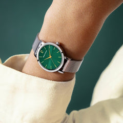 Pierre Lannier 046H671 | Montre Femme à Quartz 30 mm – Cadran Vert Soleillé, Boîtier en Acier Inoxydable Argenté, Bracelet Milanais en Acier Argenté Femme PIERRE LANNIER 
