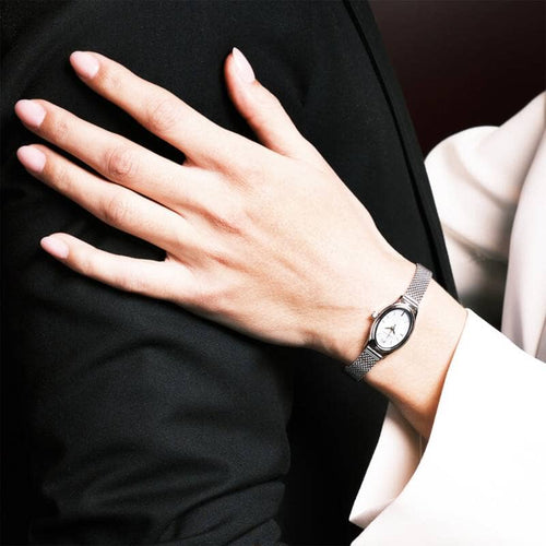 Pierre Lannier OVALIA 074M621 Montre Femme à Quartz, Boîtier Ovale en Acier Inoxydable Argenté, Cadran Soleillé Gris, Bracelet Milanais Argenté, Étanche 30 m Femme PIERRE LANNIER 