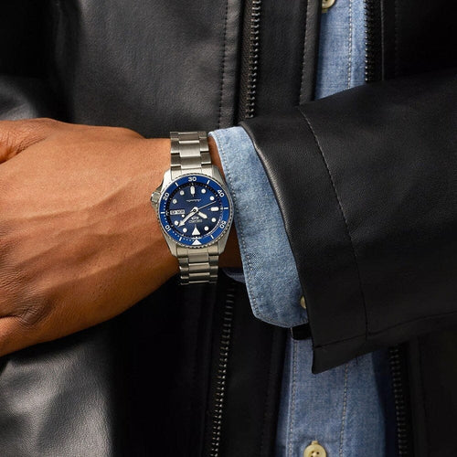 Seiko SRPL77K1 Montre Homme Automatique 5 Sports SKX Street Denim Cadran Bleu Bracelet Acier Inoxydable Style Sportif et Élégance Quotidienne Unisexe SEIKO 